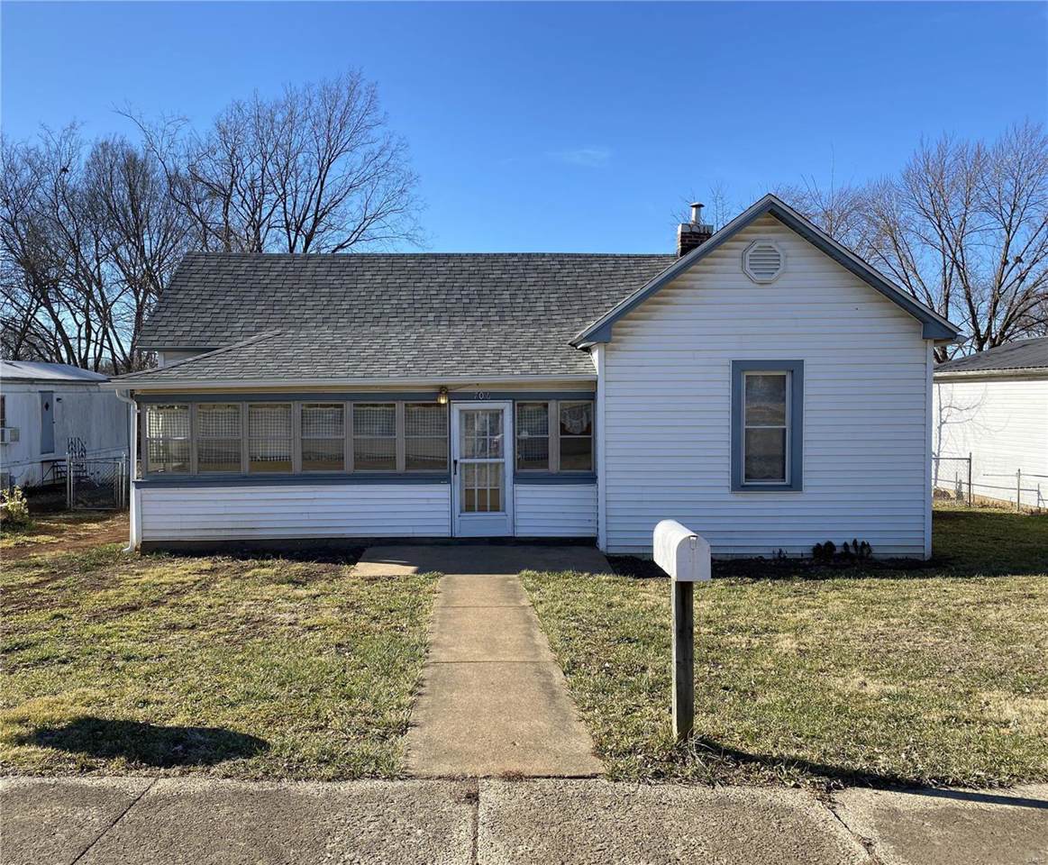 706 4th Street - Photo 1