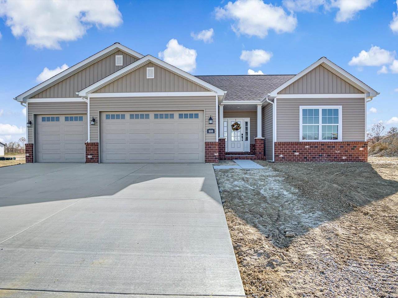808 Weller Ct - Photo 1