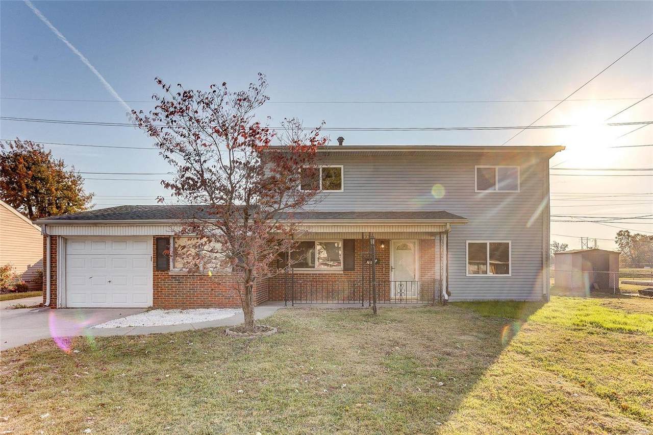 2804 Sunset Drive - Photo 1