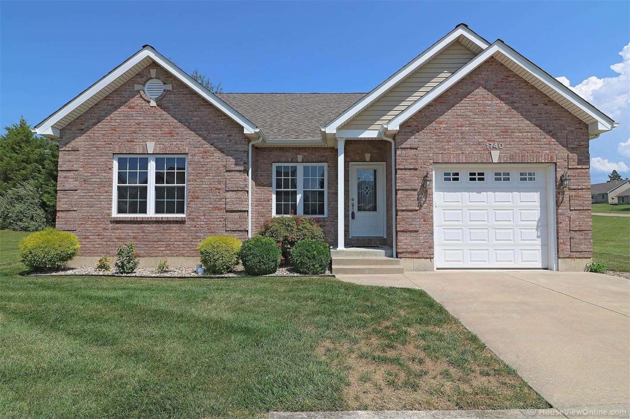 1740 Lakeshore - Photo 1