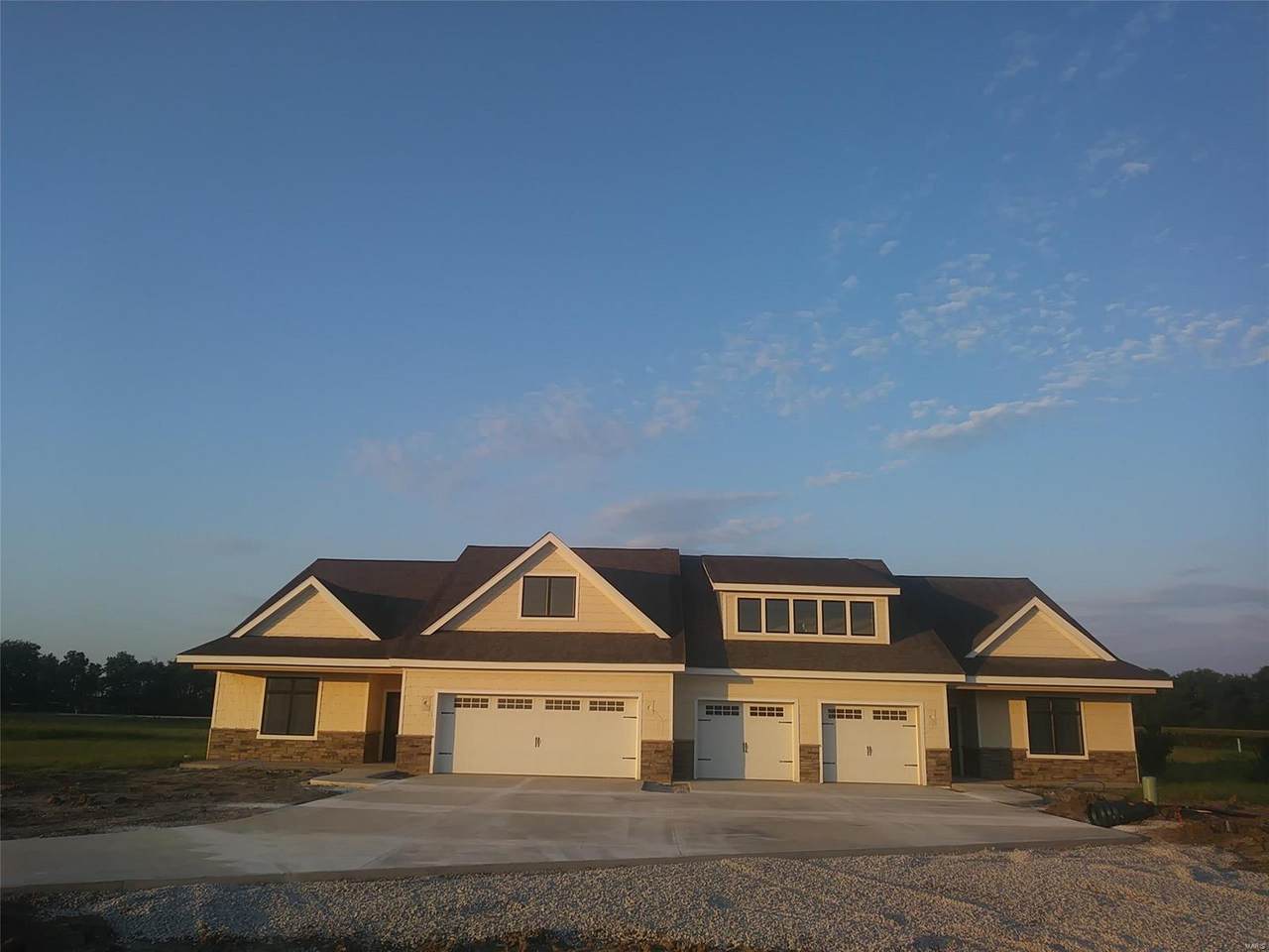 2031 Serenade - Photo 1
