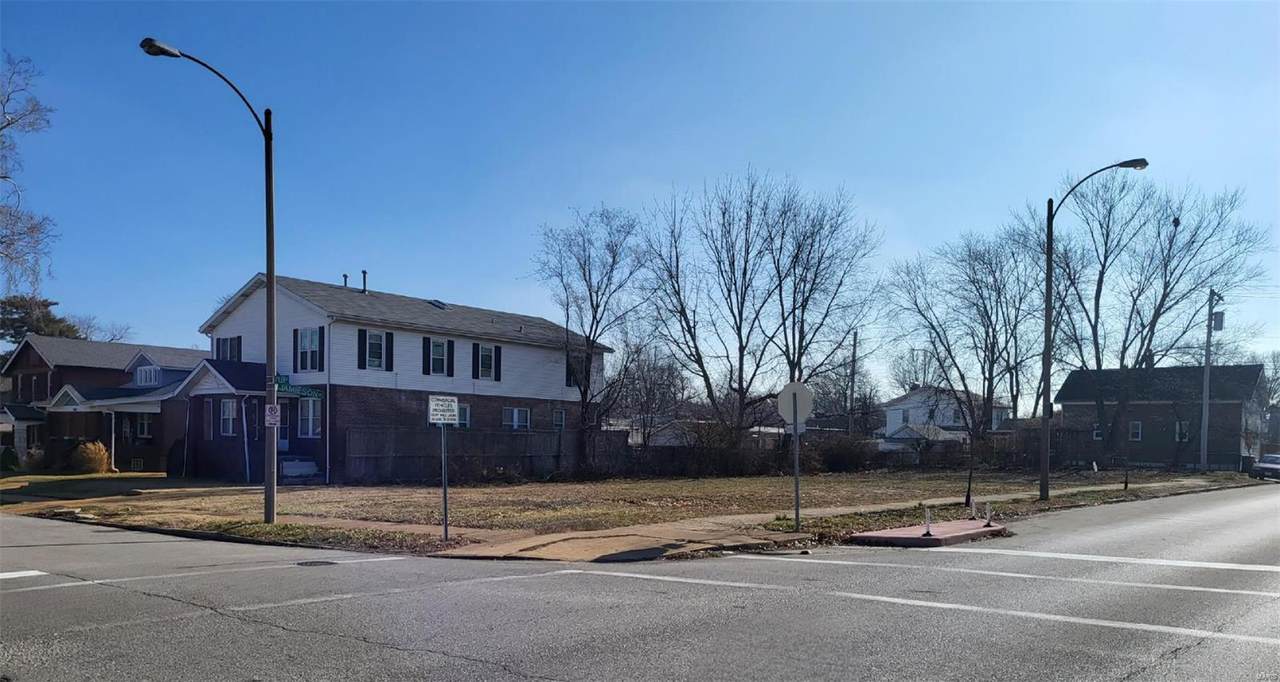 3308 Jamieson Avenue - Photo 1