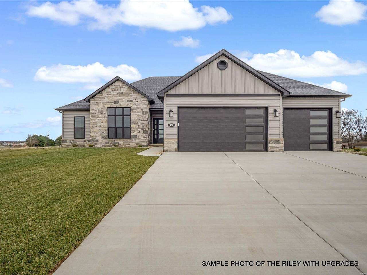 428 Hayden Drive - Photo 1