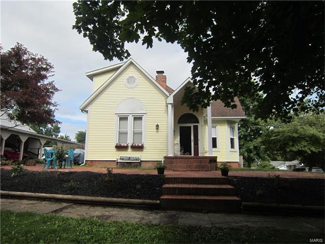 704 5TH Street - Photo 1