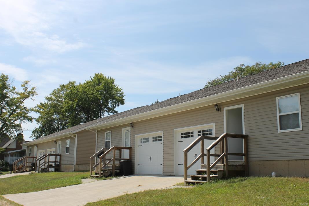400 Mcarthur - Photo 1