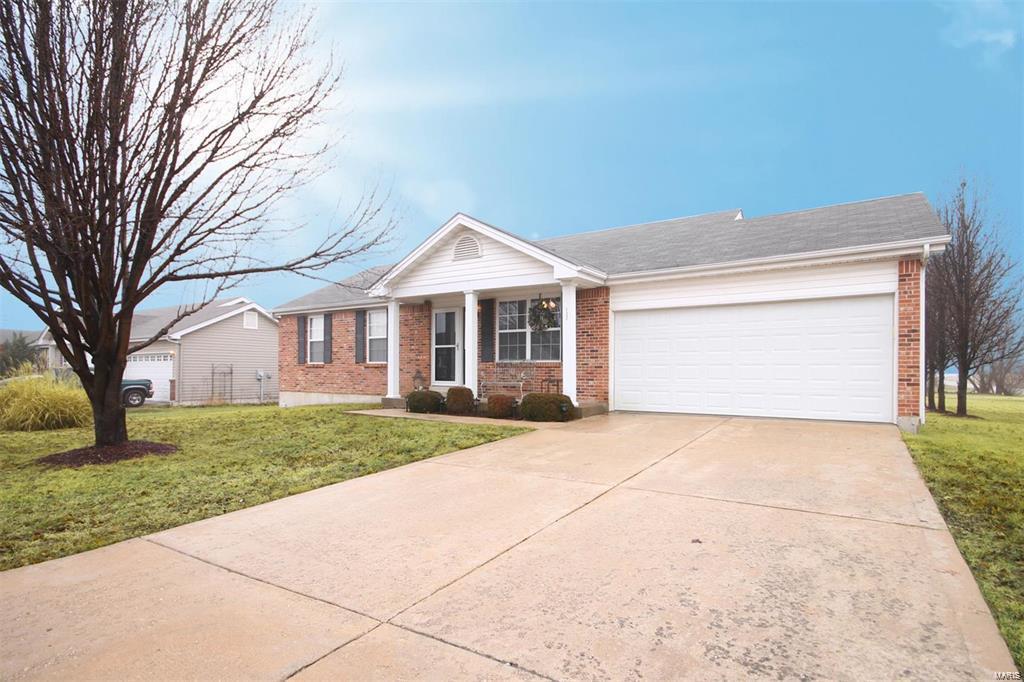 102 Grant Drive - Photo 1