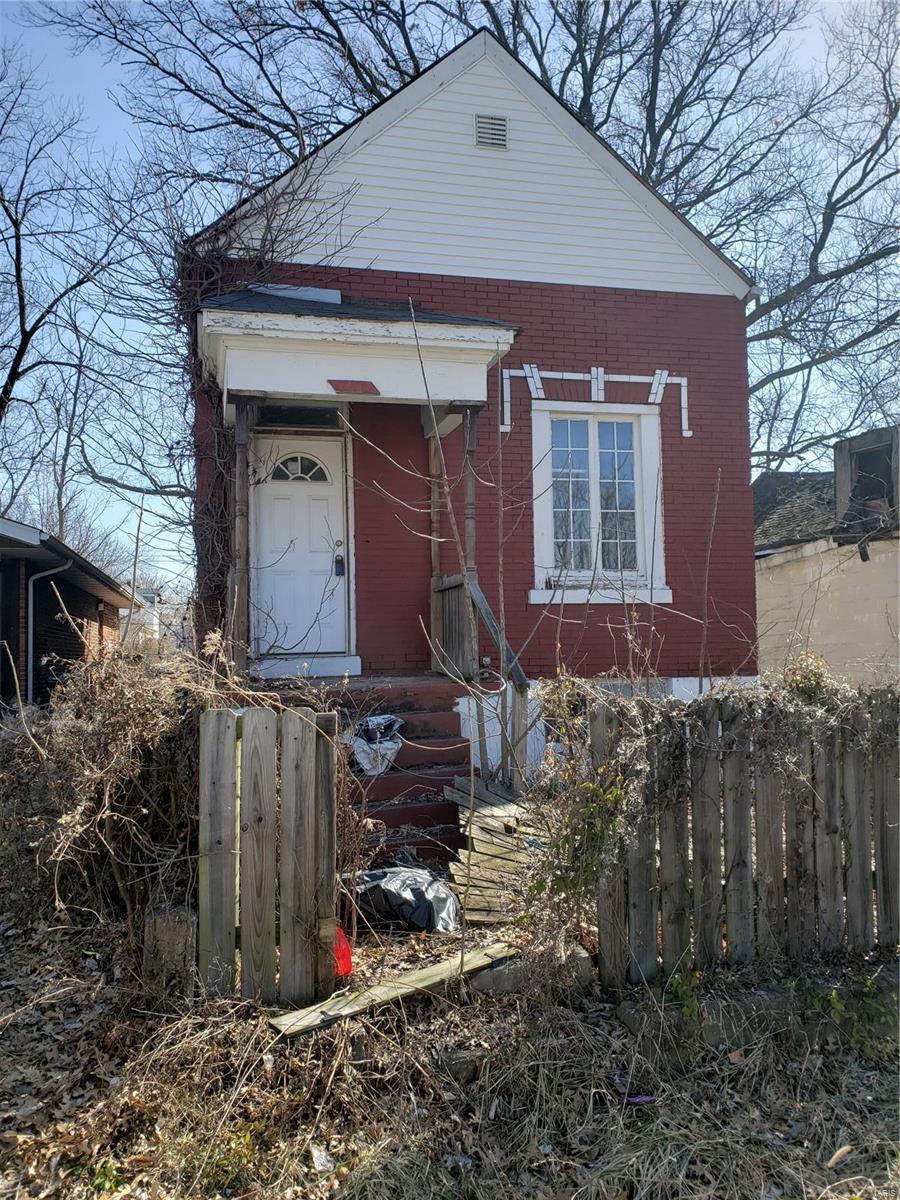 2126 Overlea - Photo 1