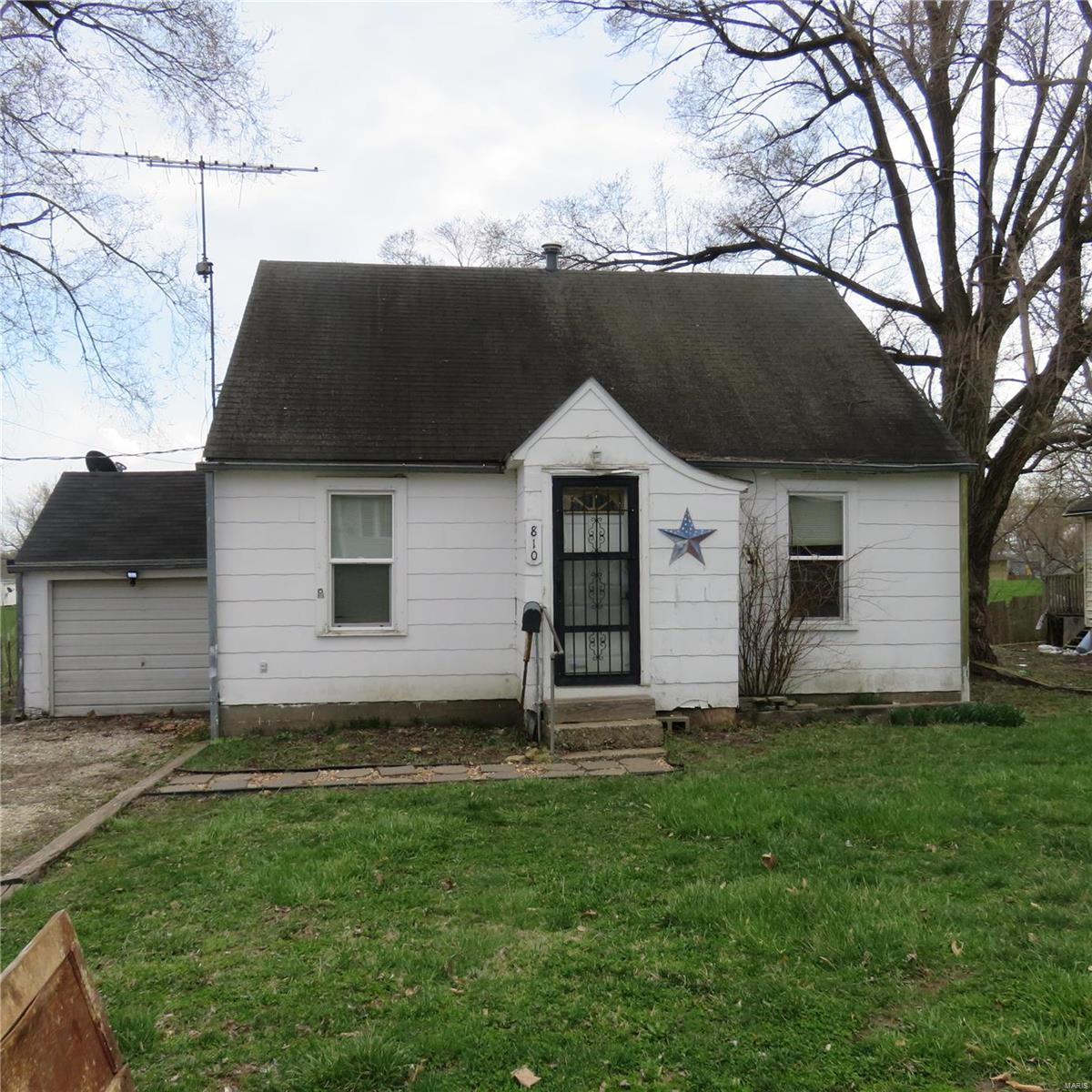 810 Locust Street - Photo 1