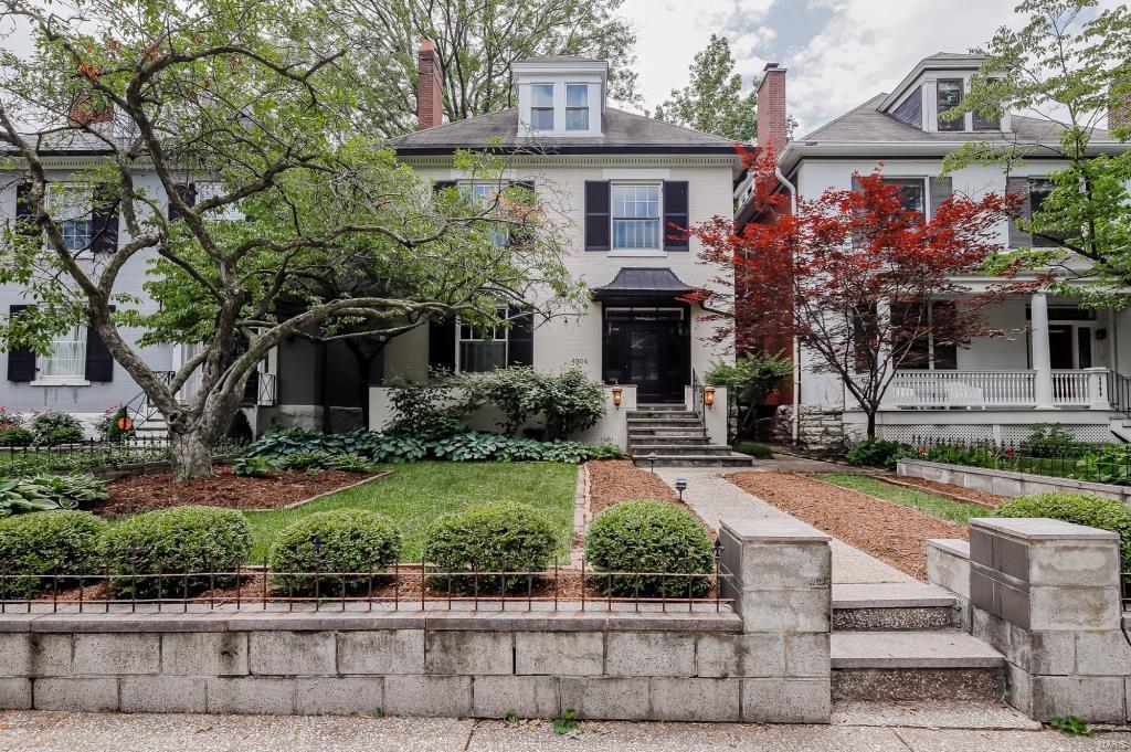 4904 Pershing Place - Photo 1