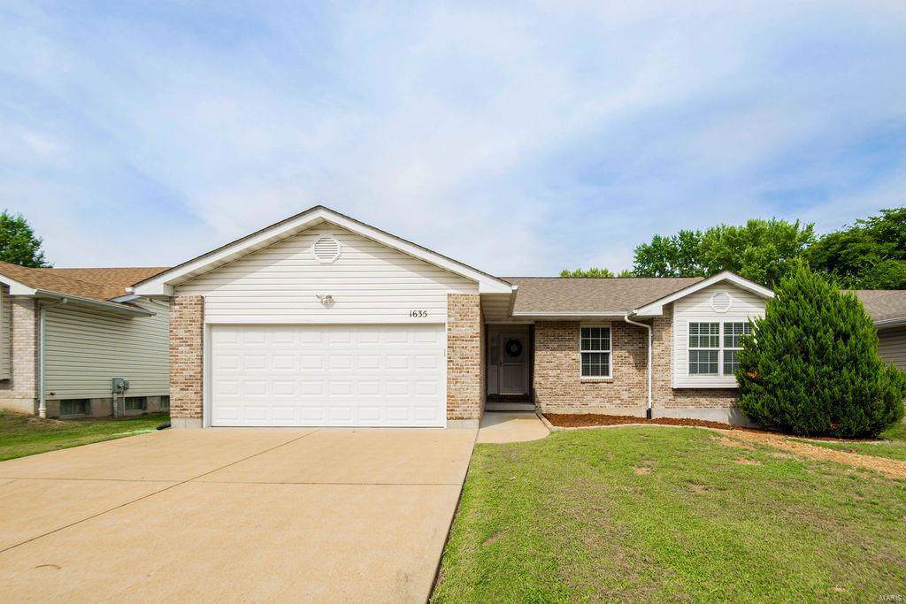 1635 Paradise Lane - Photo 1
