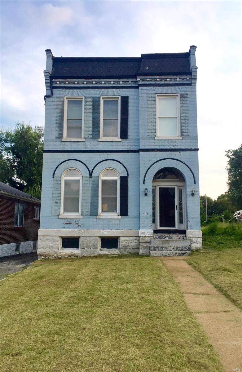 4558 Carter Avenue - Photo 1