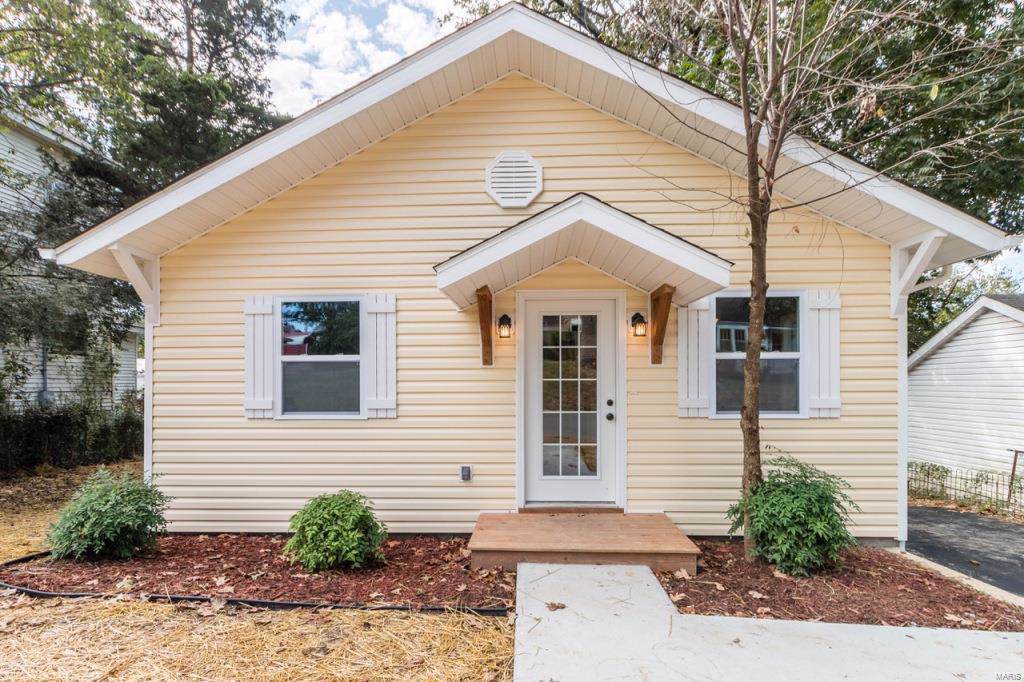 944 Harper - Photo 1