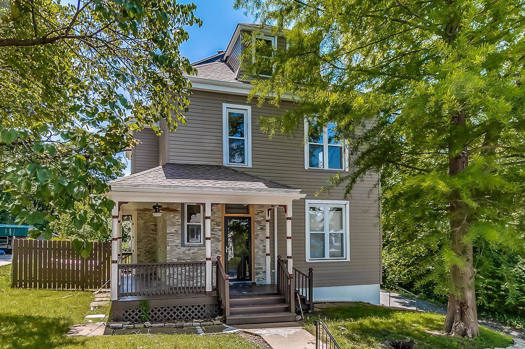 220 Hereford Avenue - Photo 1