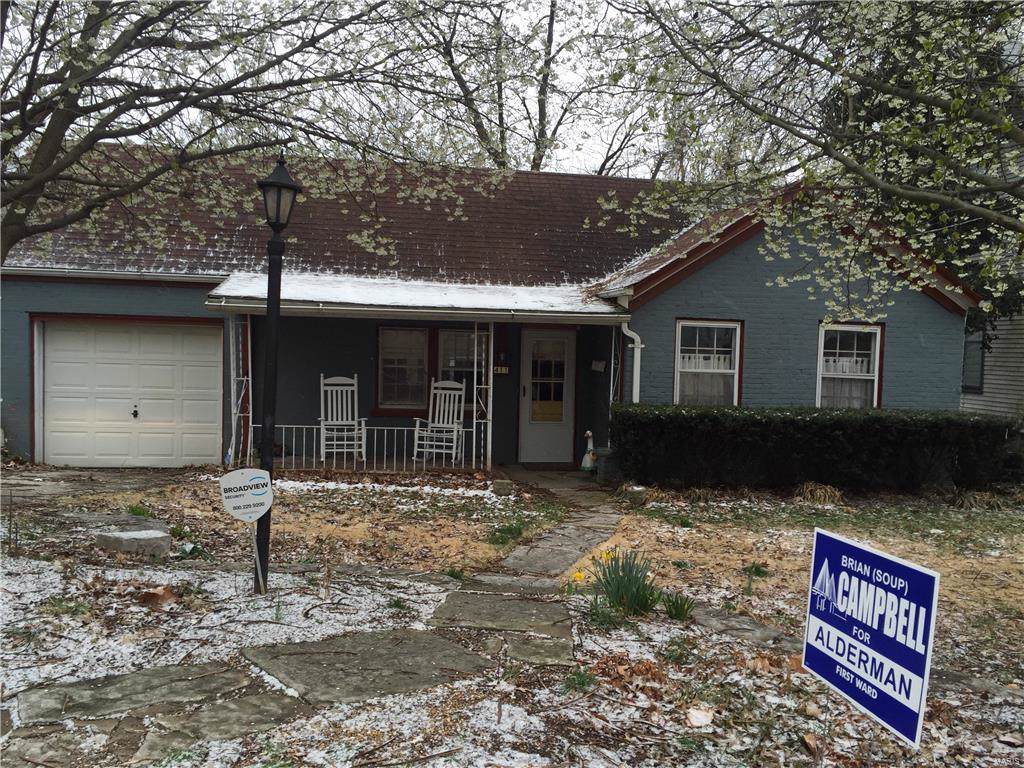 411 Belleview - Photo 1