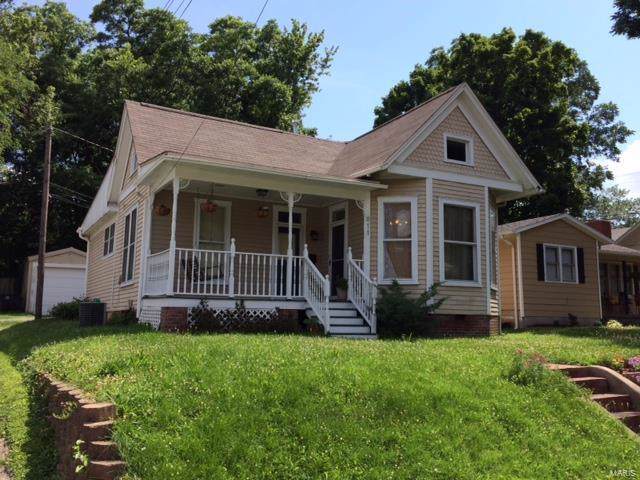 811 Merriwether - Photo 1