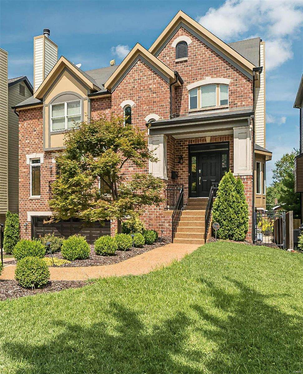 7237 Forsyth Boulevard - Photo 1