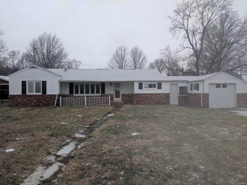604 Macoupin Street - Photo 1