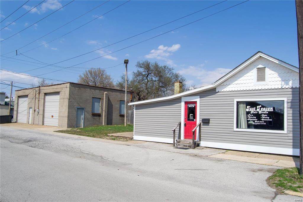 2901 Iowa St - Photo 1