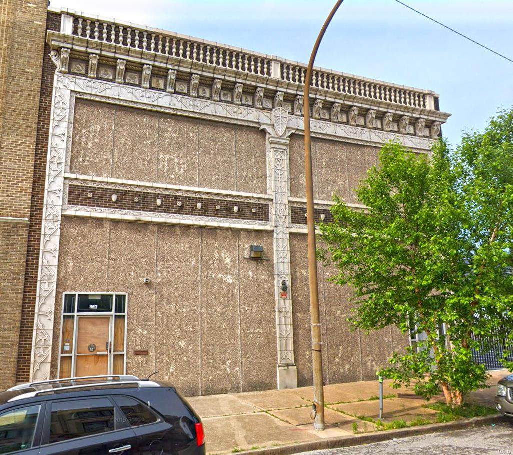 2206 Locust - Photo 1