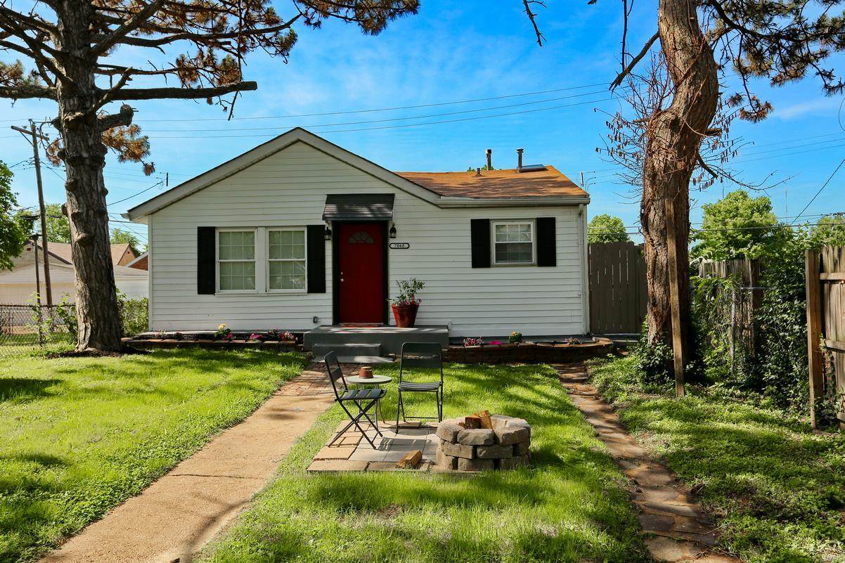 7068 Lansdowne Avenue - Photo 1
