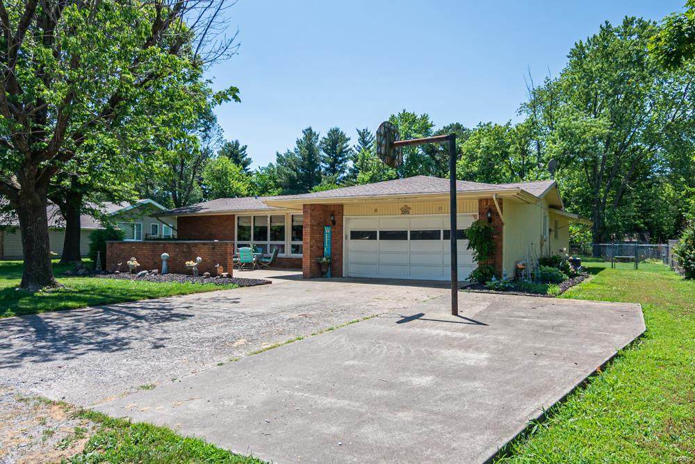 205 Illinois Avenue - Photo 1