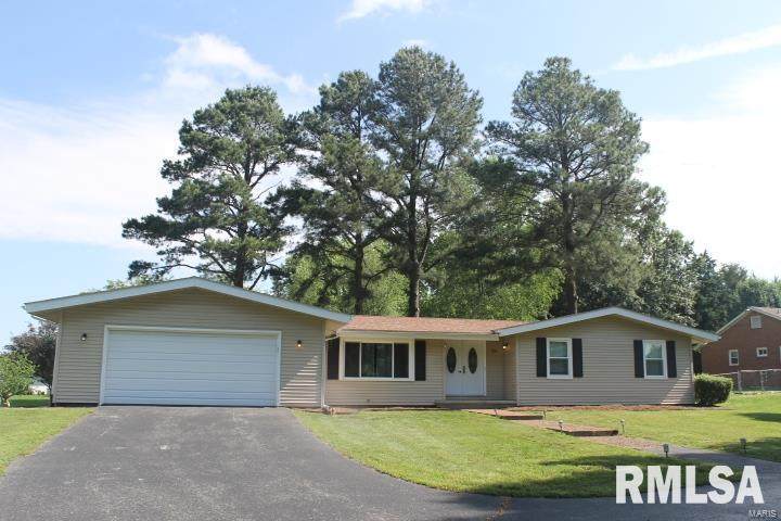309 Brewster - Photo 1