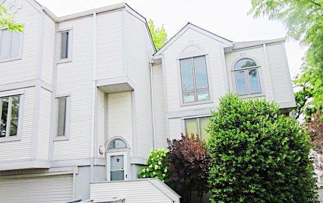 25 Columbus Square - Photo 1