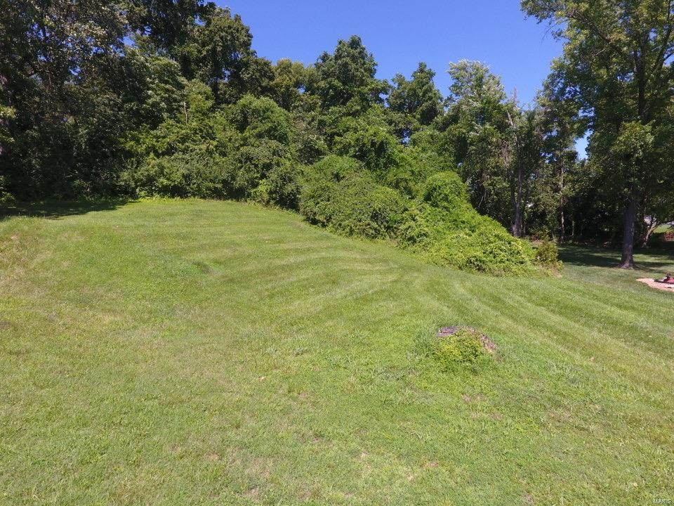 902 Forest Avenue - Photo 1
