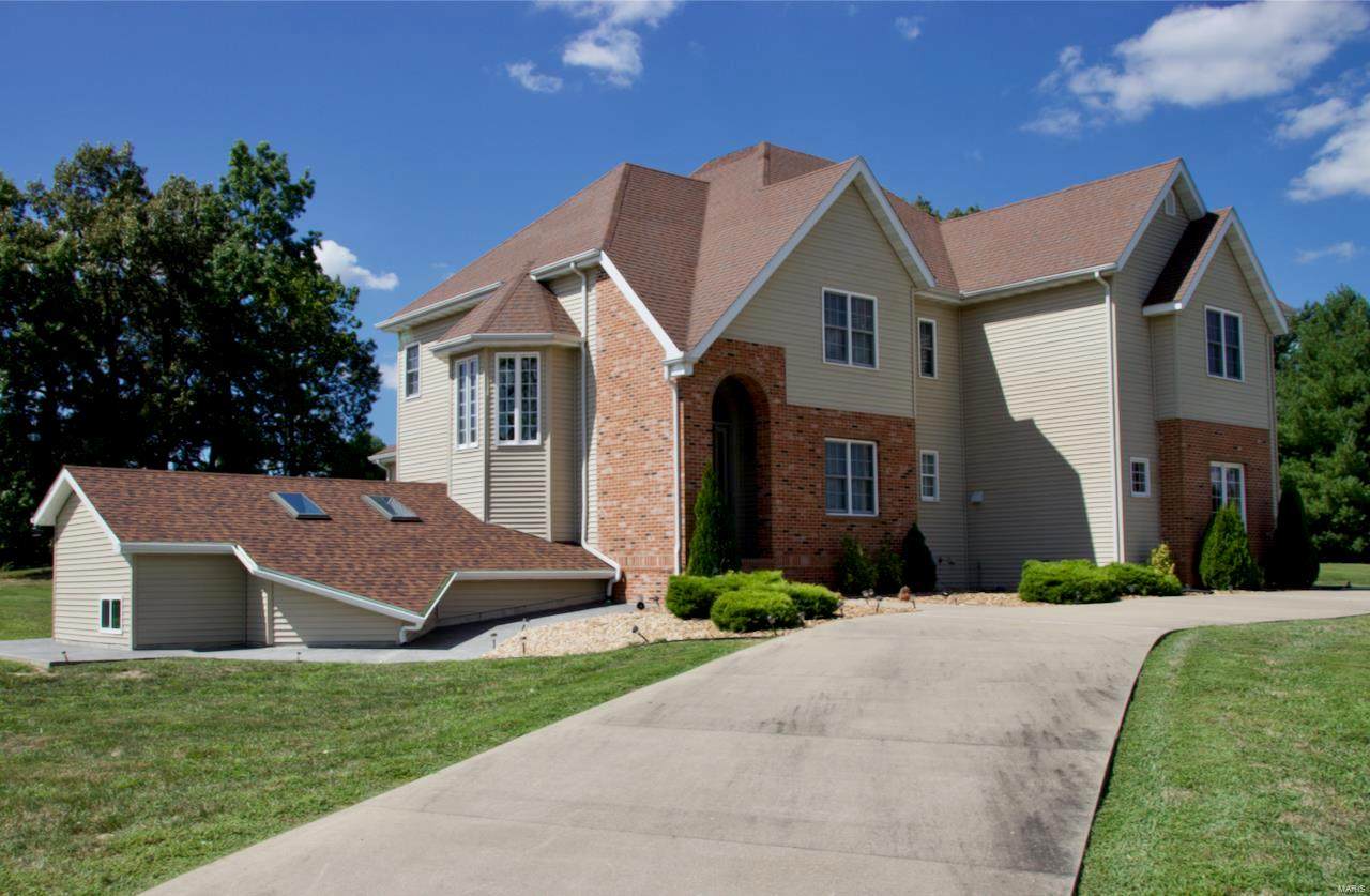 709 Jonathan Lane - Photo 1