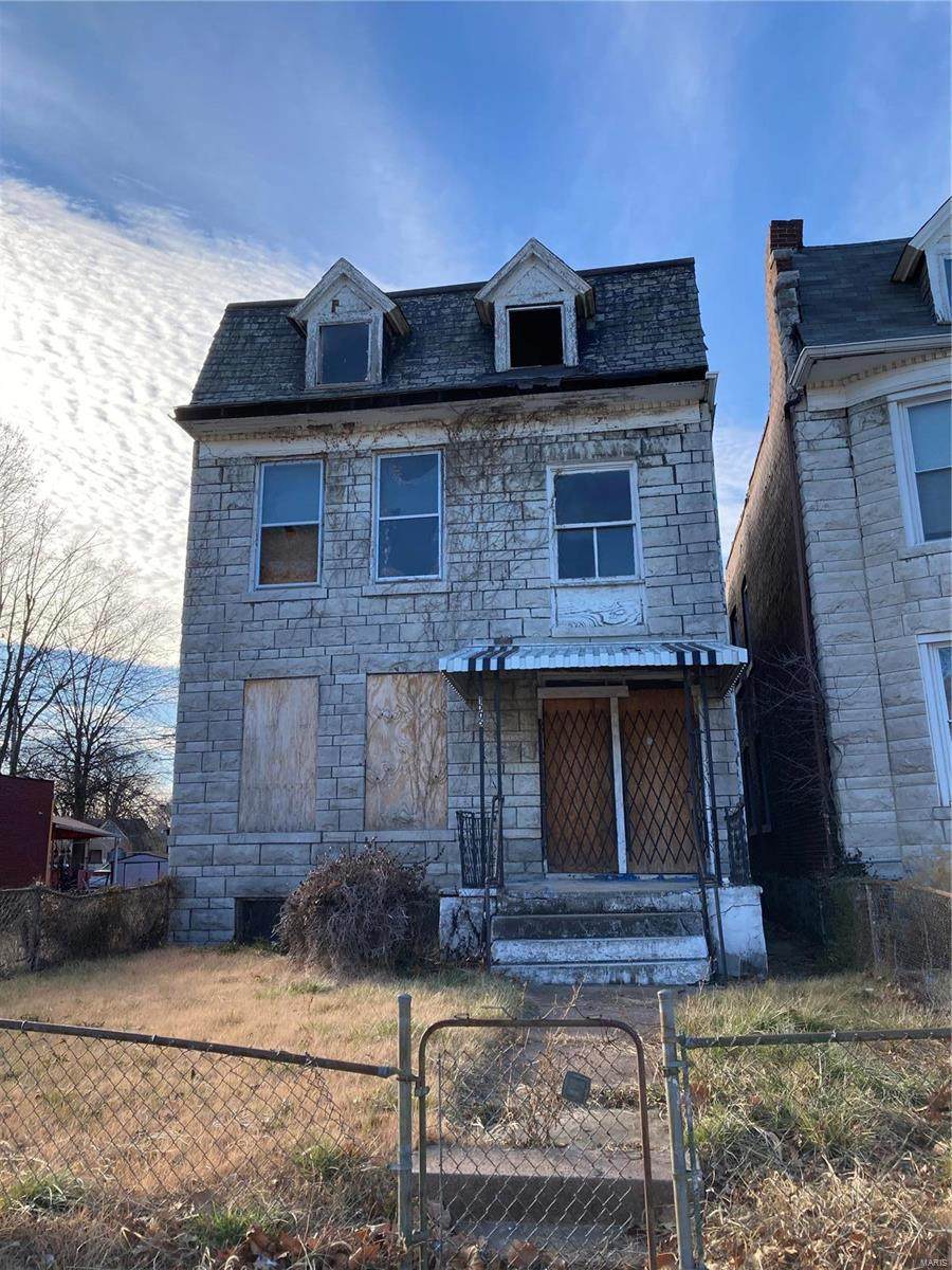 1005 Walton Avenue - Photo 1