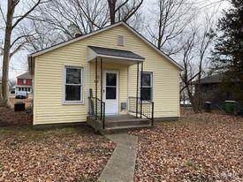 210 Walnut - Photo 1