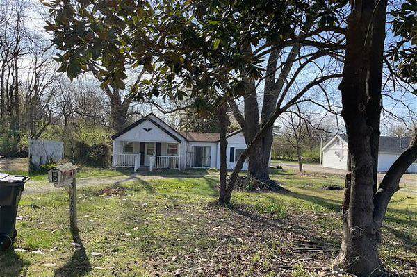2000 B Street - Photo 1