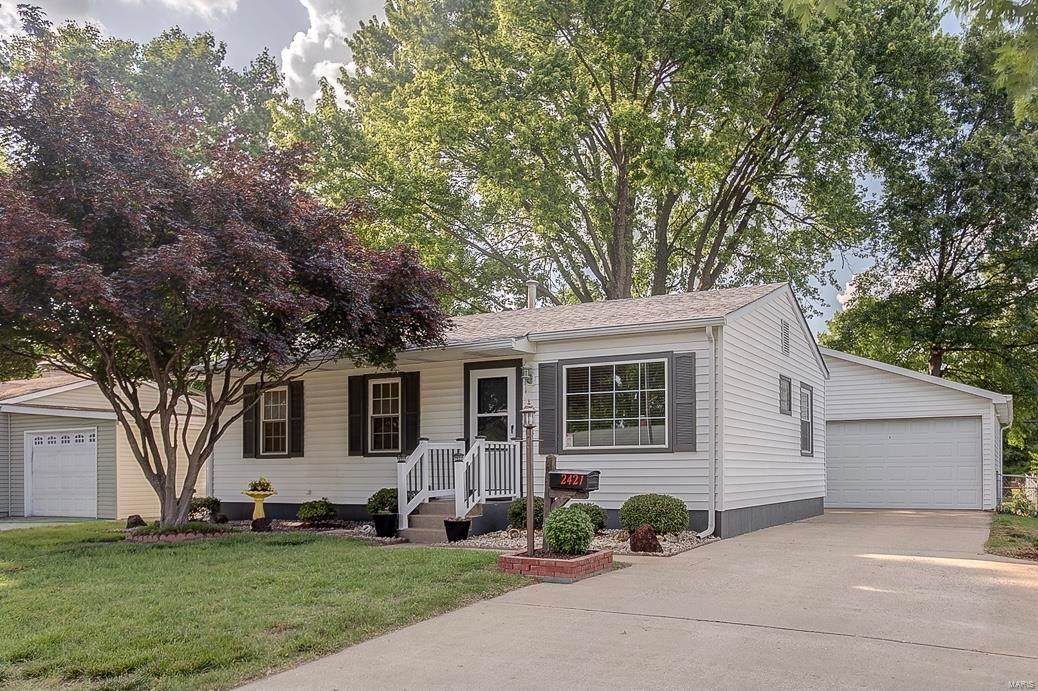2421 Sunbury Avenue - Photo 1