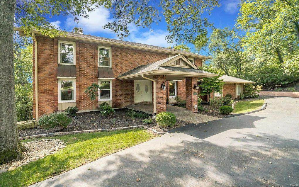 217 Ladue Oaks Drive - Photo 1
