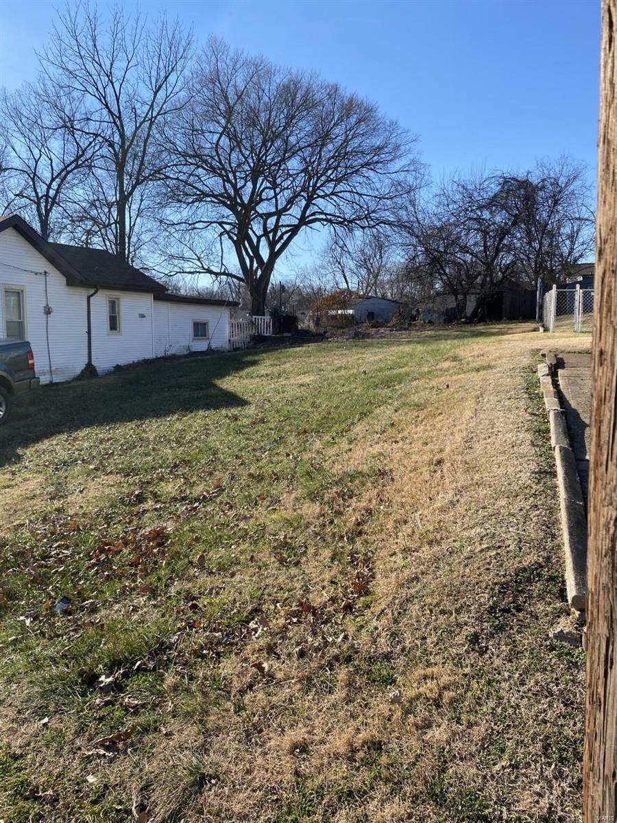 9925 Clyde Avenue - Photo 1