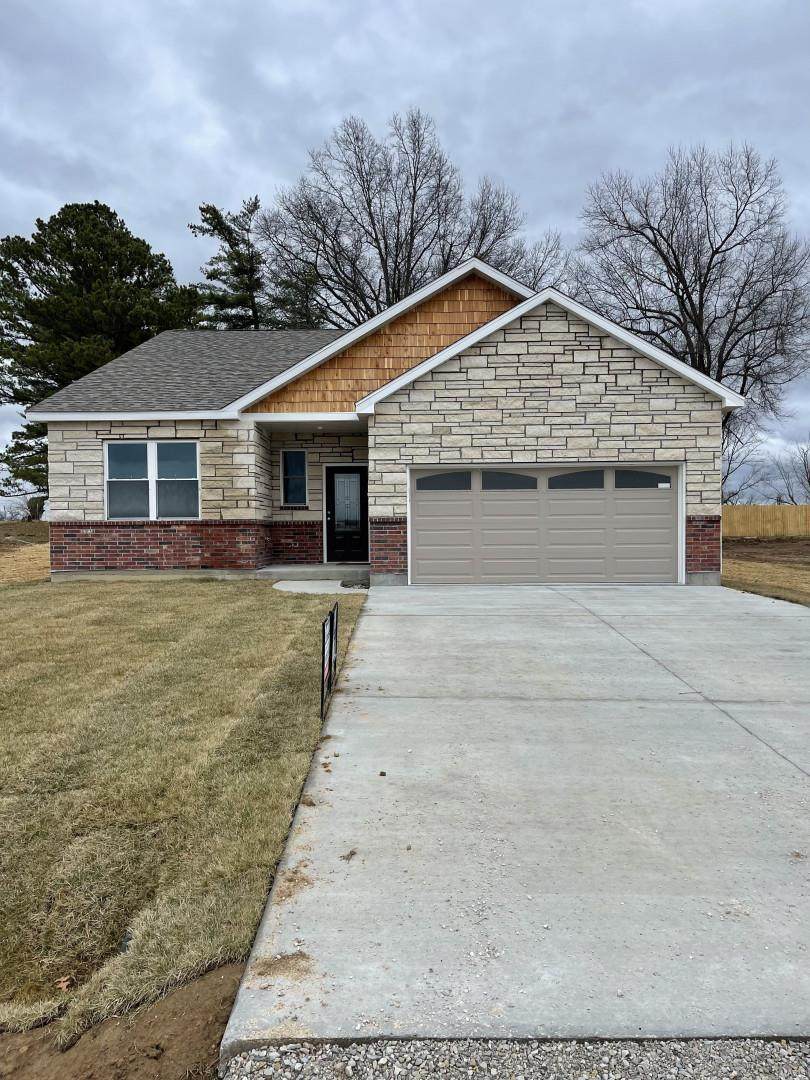 100 Stonegate Avenue - Photo 1