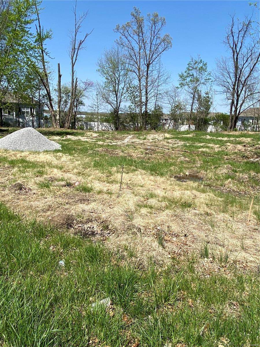 10 Queen Circle - Photo 1