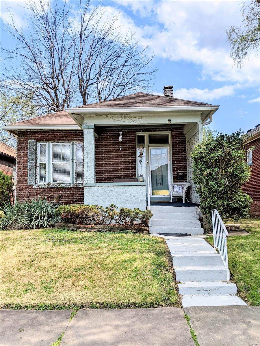 2450 Delmar Avenue - Photo 1