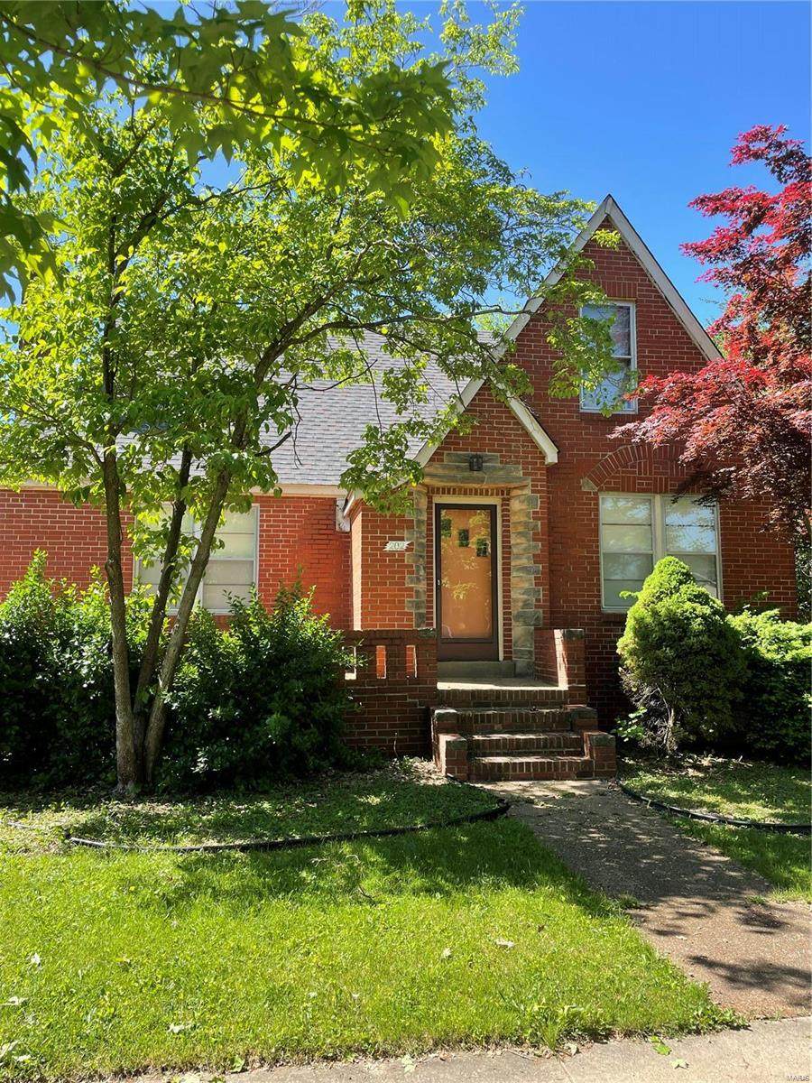 202 Maple Street - Photo 1