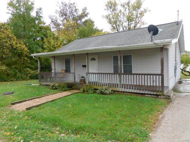 8 Grant Avenue - Photo 1