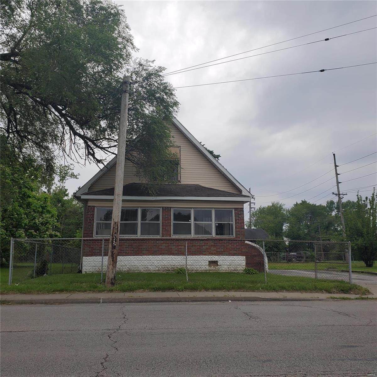2906 St. Clair Avenue - Photo 1