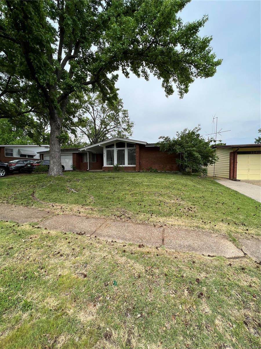 1560 Ascot - Photo 1
