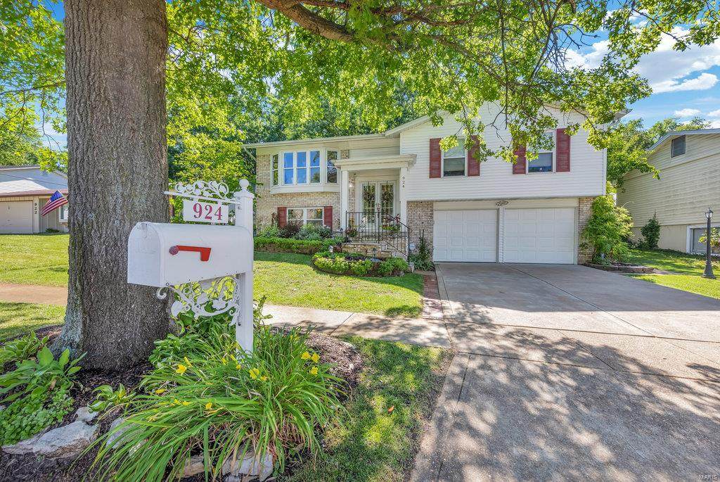 924 Bellestri Drive - Photo 1