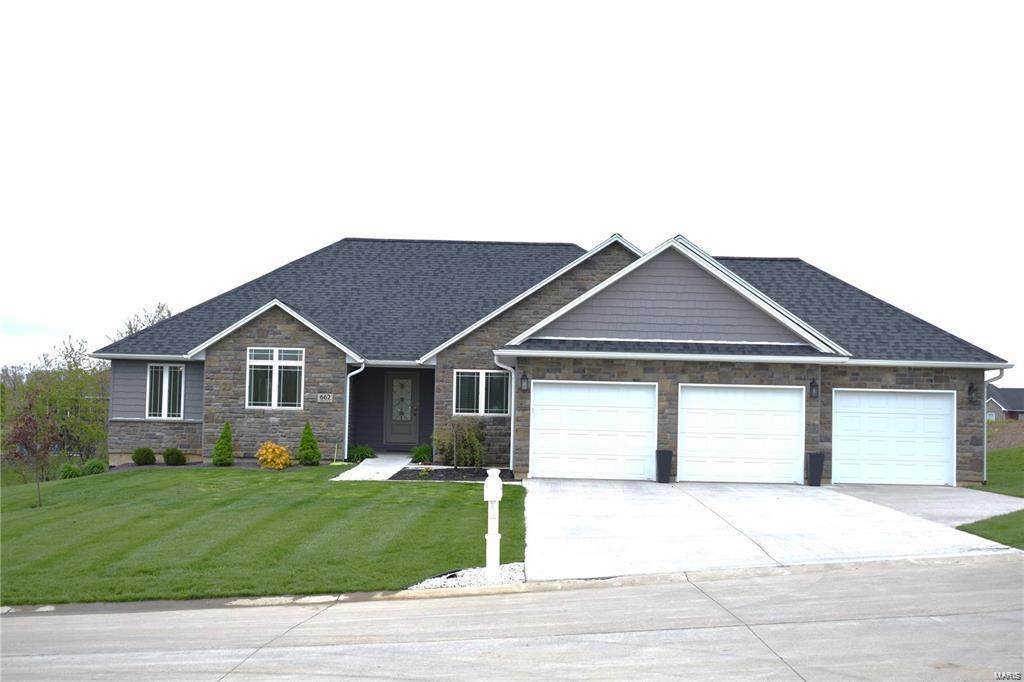 662 Jonathan Rd - Photo 1