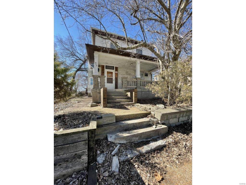819 7th Street - Photo 1