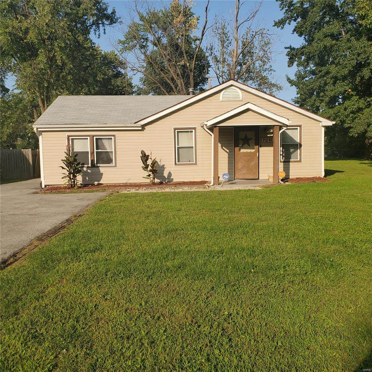 1713 Loretta Avenue - Photo 1