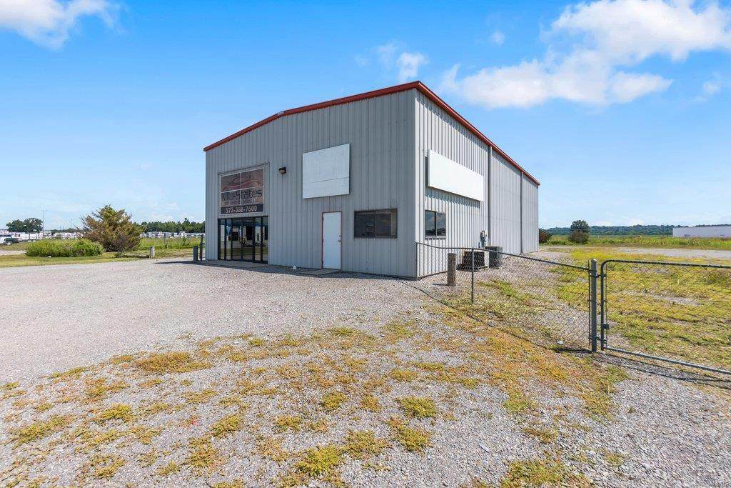 2420 Outer Road - Photo 1