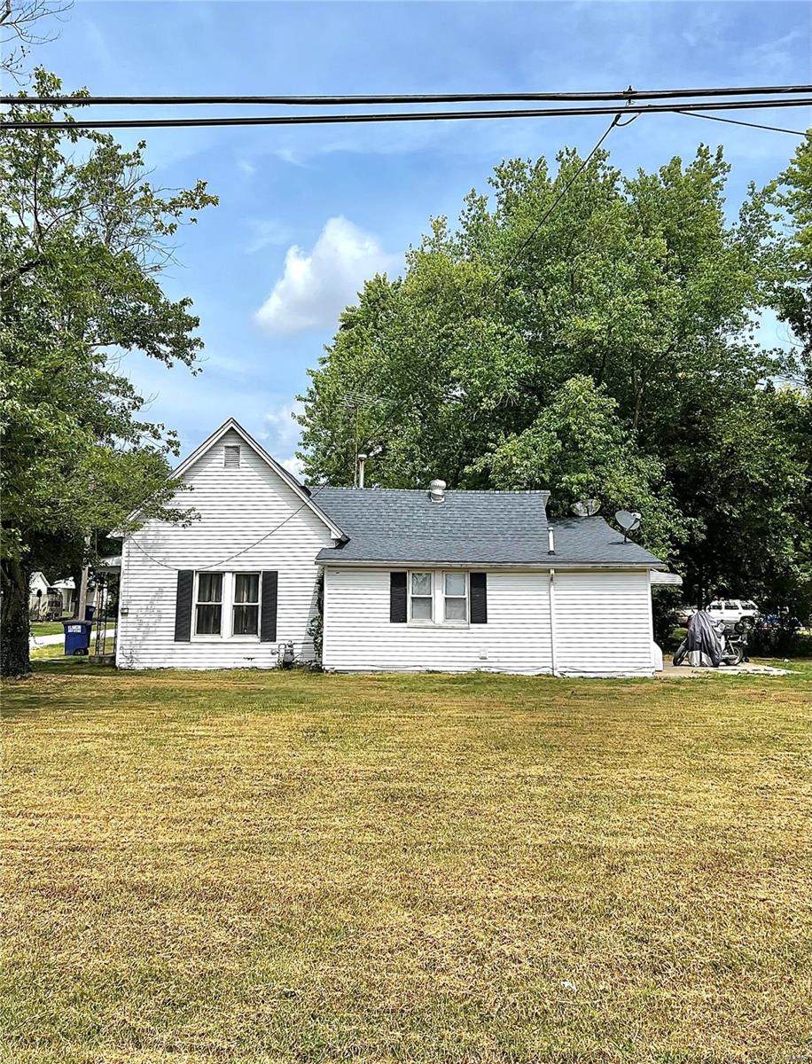 1015 Poplar St - Photo 1