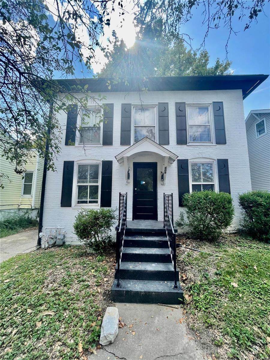 609 8th Street - Photo 1