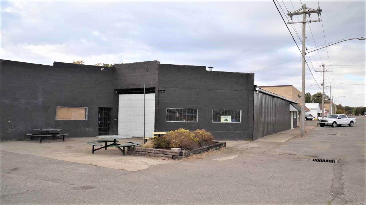 201 Walnut - Photo 1